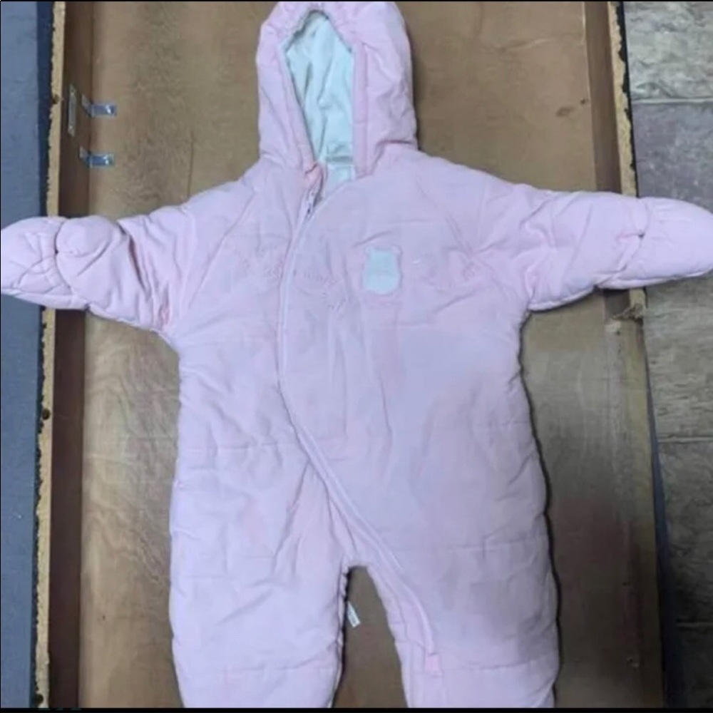 2/$15 pooh snow suit 👑